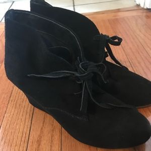 DOLCE VITA suede booties